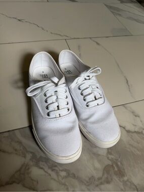Time and Tru White Canvas Low-Top Sneakers